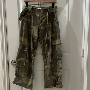 Abercrombie & Fitch Green Camouflage Cargo Pants women